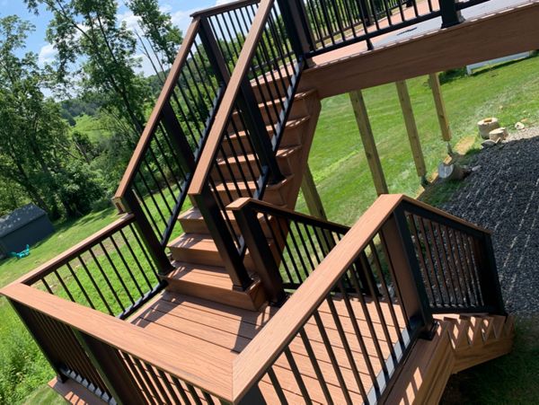 Wilbur Road Deck - Trex Tiki Torch with Trex Railings