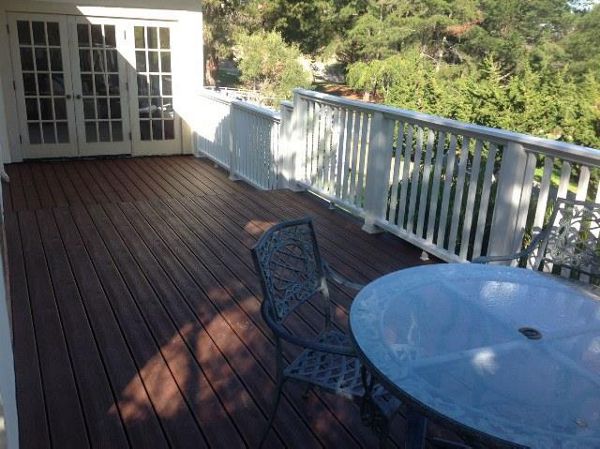 Trex Deck - Fire Pit with white Transcend Rail