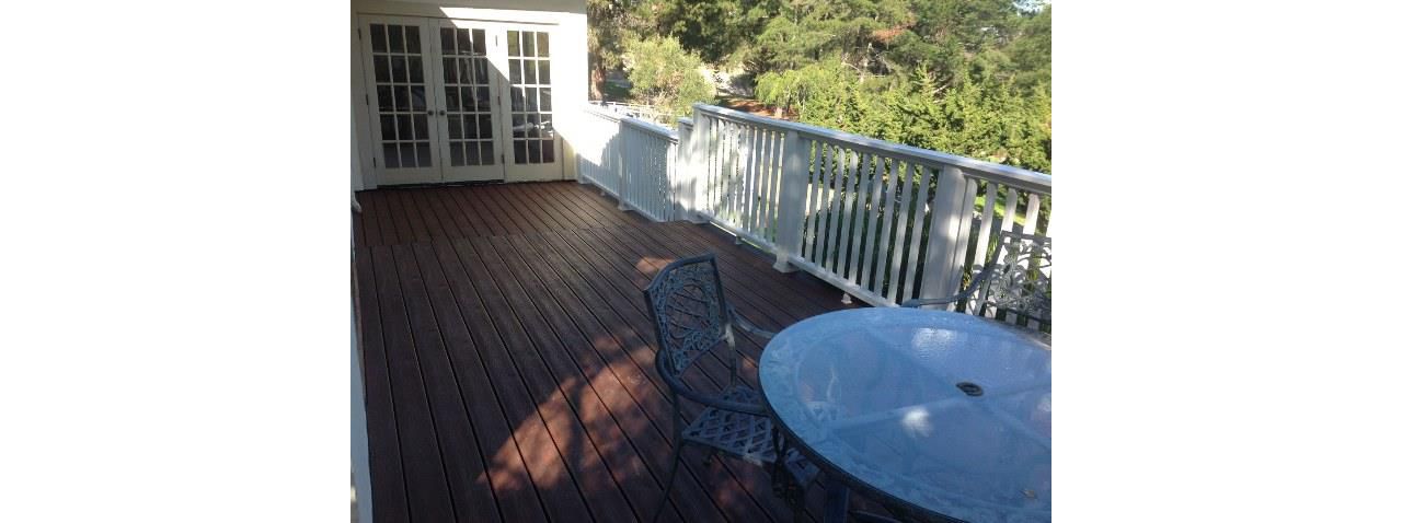 Trex Deck - Fire Pit with white Transcend Rail