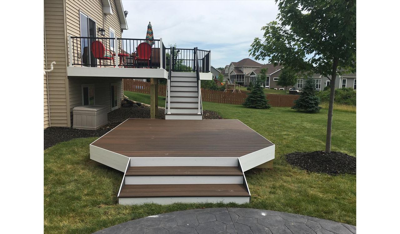 TREX TRANSCEND DECKING (SPICED RUM & WHITE)