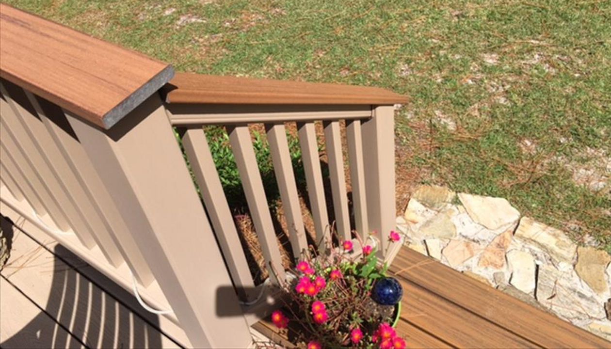 Trex Havana Gold cocktail railing cap finishes off the look of this Rope Swing railing.