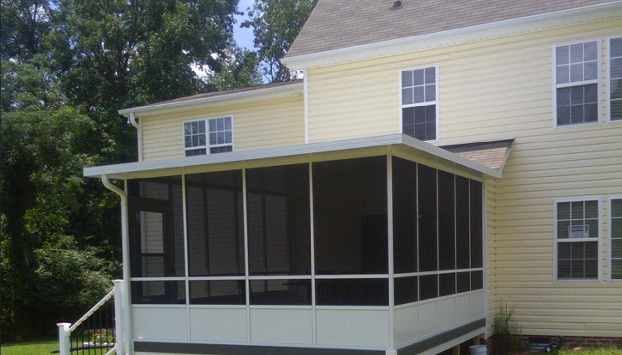 New Trex Enhance Clam Shell screwed porch