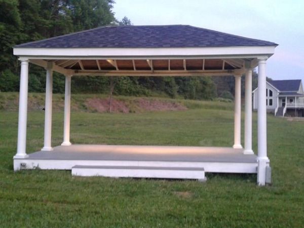 Trex Select Pebble Grey decking on this gazebo area is a wonderful relaxing area