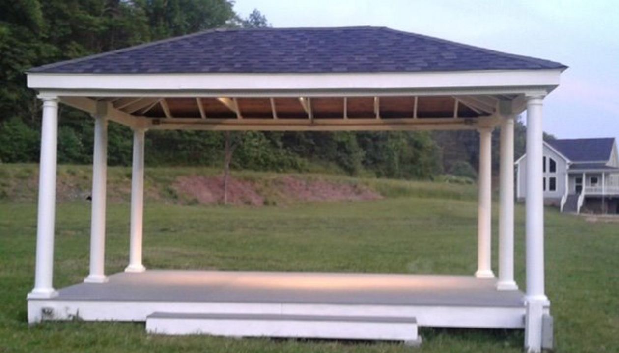 Trex Select Pebble Grey decking on this gazebo area is a wonderful relaxing area