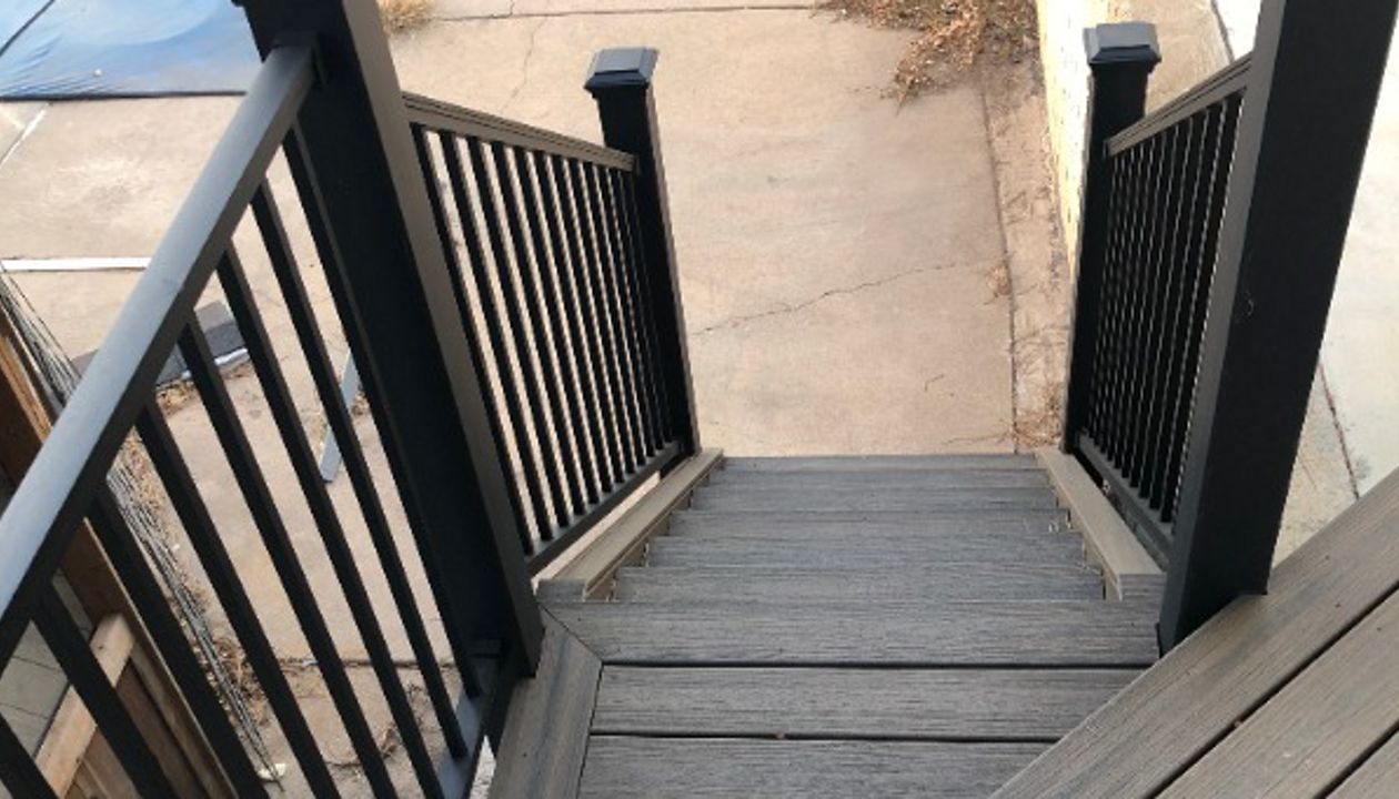 Trex Enhance Coastal Bluff Decking w/Trex Signature Railing