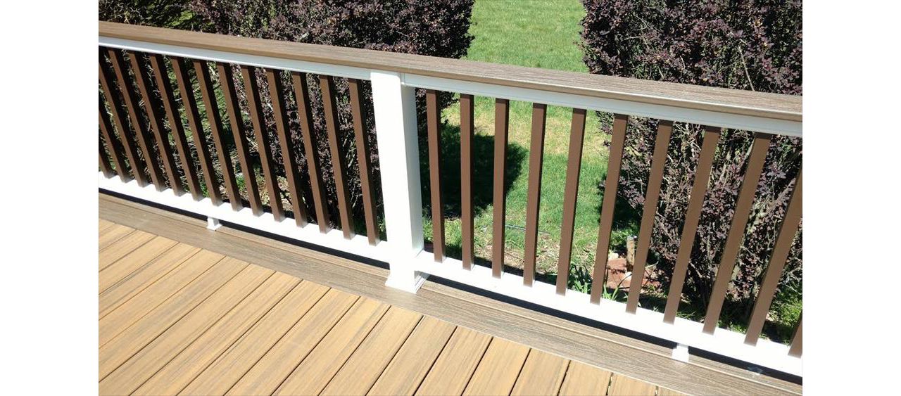 Trex Havana Gold Decking with Trex Spiced Rum Boarder. Trex Hide-A-Way hidden fasteners were used on this Naugatuck Valley Deck. Rail is White Trex Transcends with Trex Tree House balusters.  Cocktail top rail is Trex Spiced Rum
