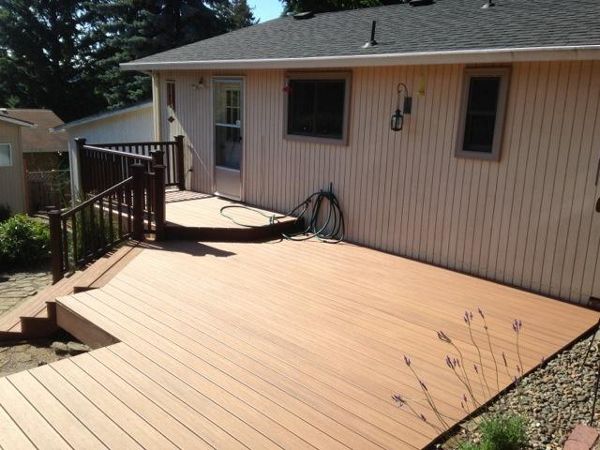 Trex Transcend Tiki Torch Deck with Vintage Lantern Rail