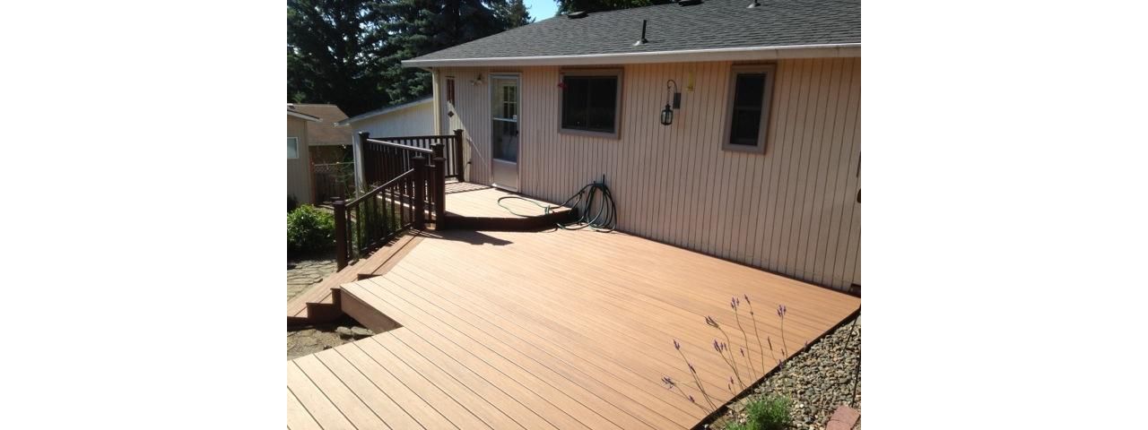 Trex Transcend Tiki Torch Deck with Vintage Lantern Rail