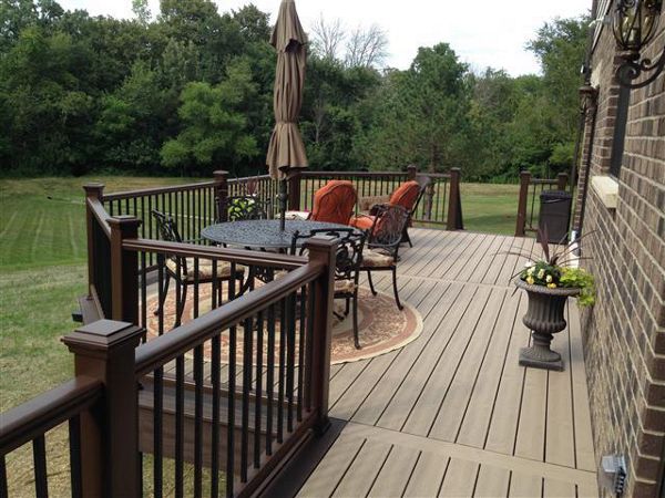 Mokena, Illinois Rope Swing decking with Vintage Lantern border and railing