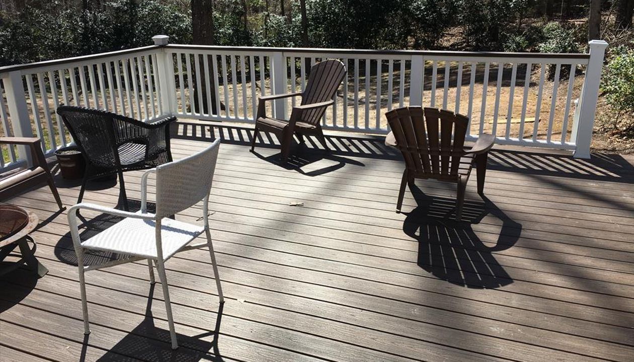 Trex Transcend Spiced Rum deck gives great relaxing area to kick back and get some sun!