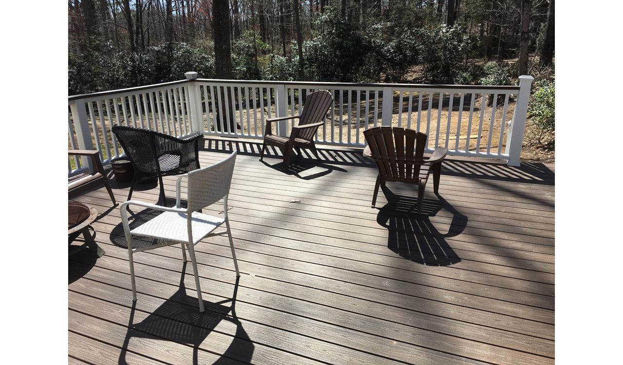 Trex Transcend Spiced Rum deck gives great relaxing area to kick back and get some sun!