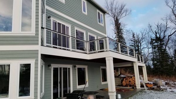 Trex select white railings with black balusters