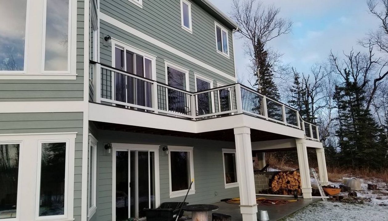 Trex select white railings with black balusters