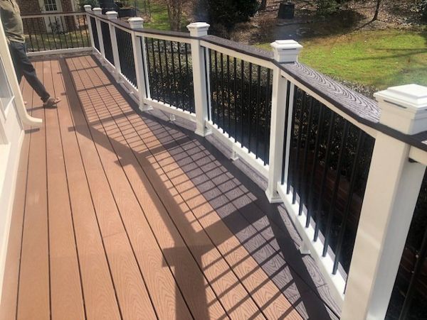 Trex Select Railing with cocktail Woodland Brown cap is great for setting your drink or food during conversation