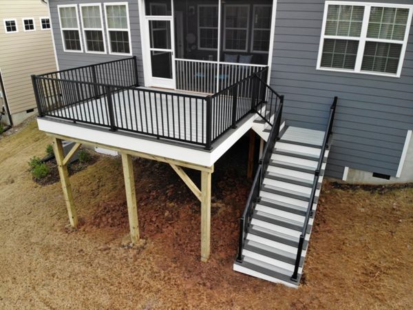 Enhance Foggy Wharf decking with Clam Shell border.