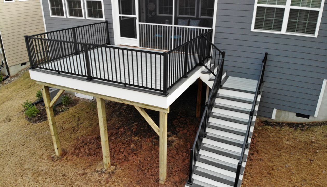 Enhance Foggy Wharf decking with Clam Shell border.