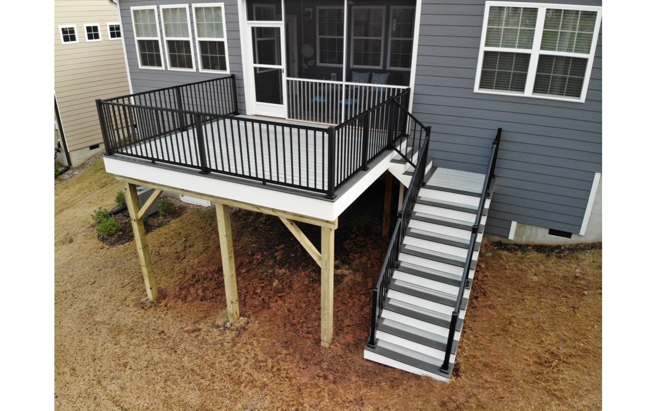 Enhance Foggy Wharf decking with Clam Shell border.