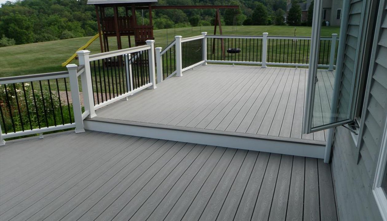 Trex Transcend Gravel Path Decking, White Transcend Railing