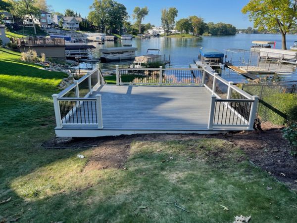 Island Mist with Trex Transcend Rail