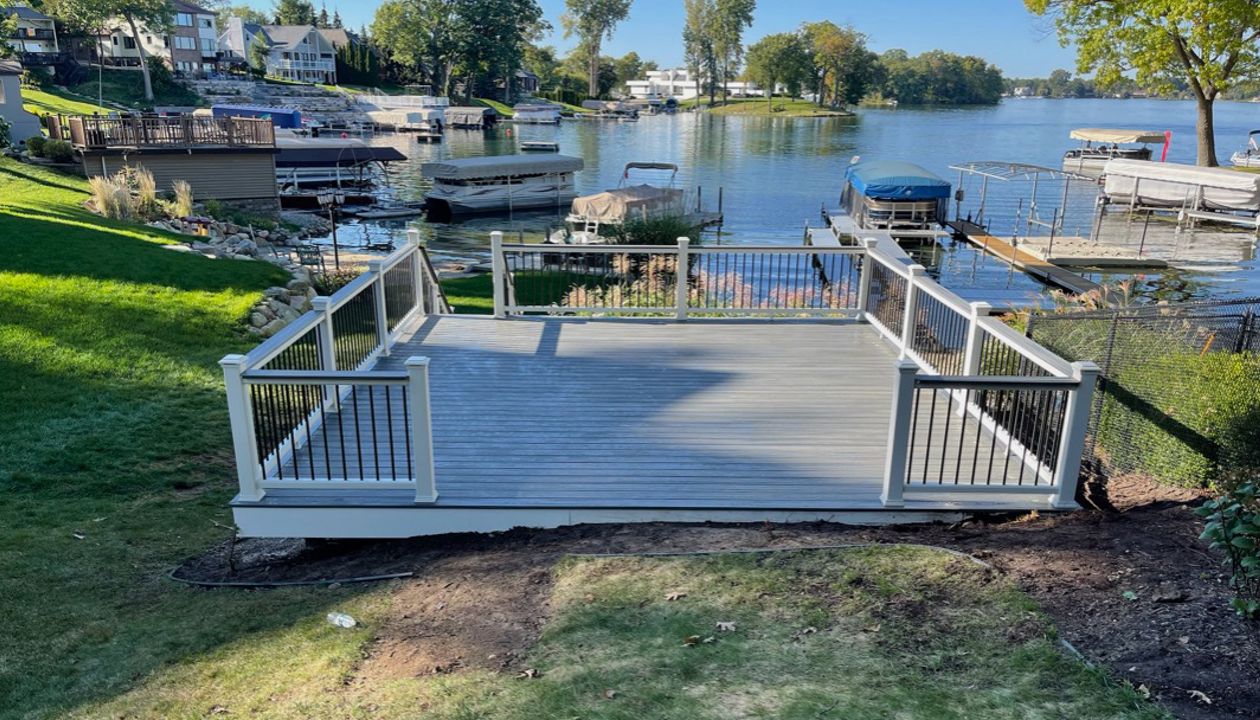 Island Mist with Trex Transcend Rail