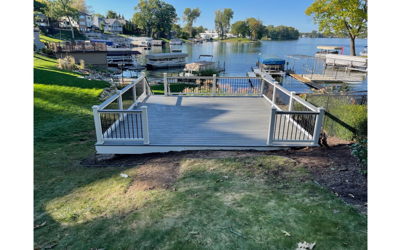 Island Mist with Trex Transcend Rail