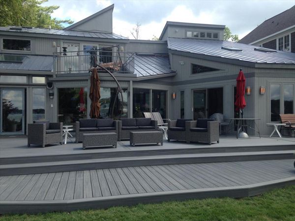 Deck on Union Lake in West Bloomfield, MI., constructed out of Trex Transcend Tropical decking in Island Mist.