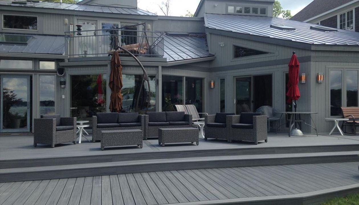 Deck on Union Lake in West Bloomfield, MI., constructed out of Trex Transcend Tropical decking in Island Mist.