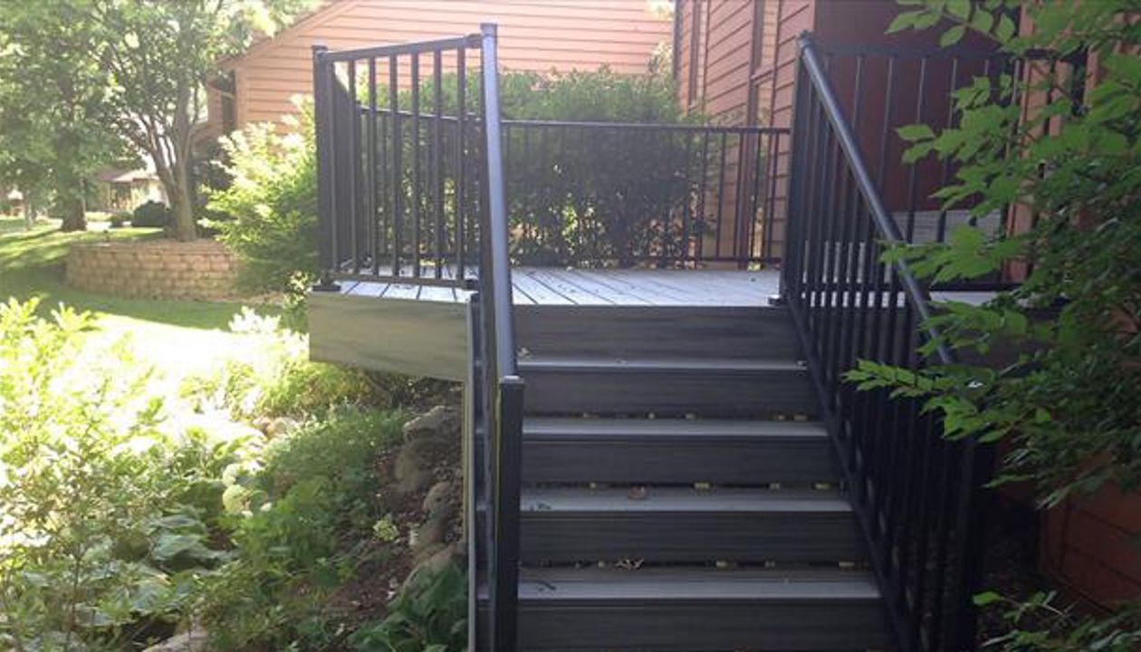 Trex Transcend Decking with Aluminum Handrail