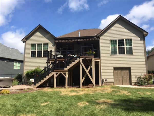 Trex Transcend Spiced Rum deck with Transcend Charcoal Black railing in Wake Forest, NC makes stunning design statement.