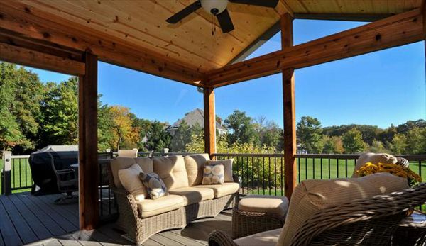 Trex Transcend Deck and Cedar Screen Room