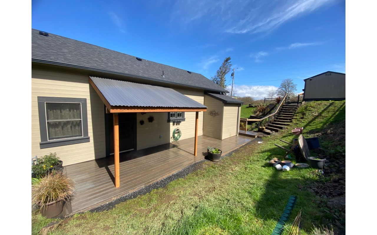 Coastal Bluff decking and fascia