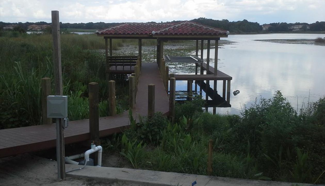 Trex Select Saddle Dock