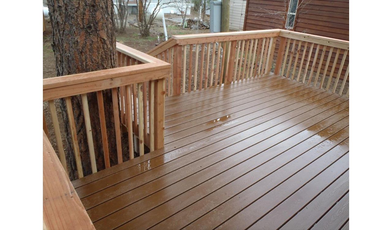 Trex Tree House with a redwood railing