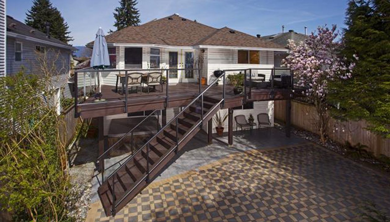 Trex Transcend Waterproof; Vintage Lantern Deck - Maple Ridge BC