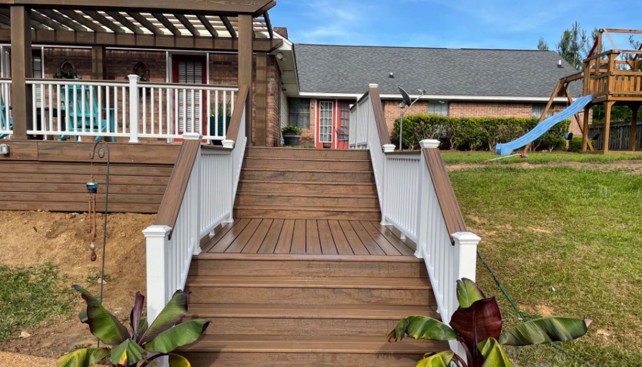 Toasted Sand Naturals Decking with White Transcend Railing, Havana Gold Cocktail Rail