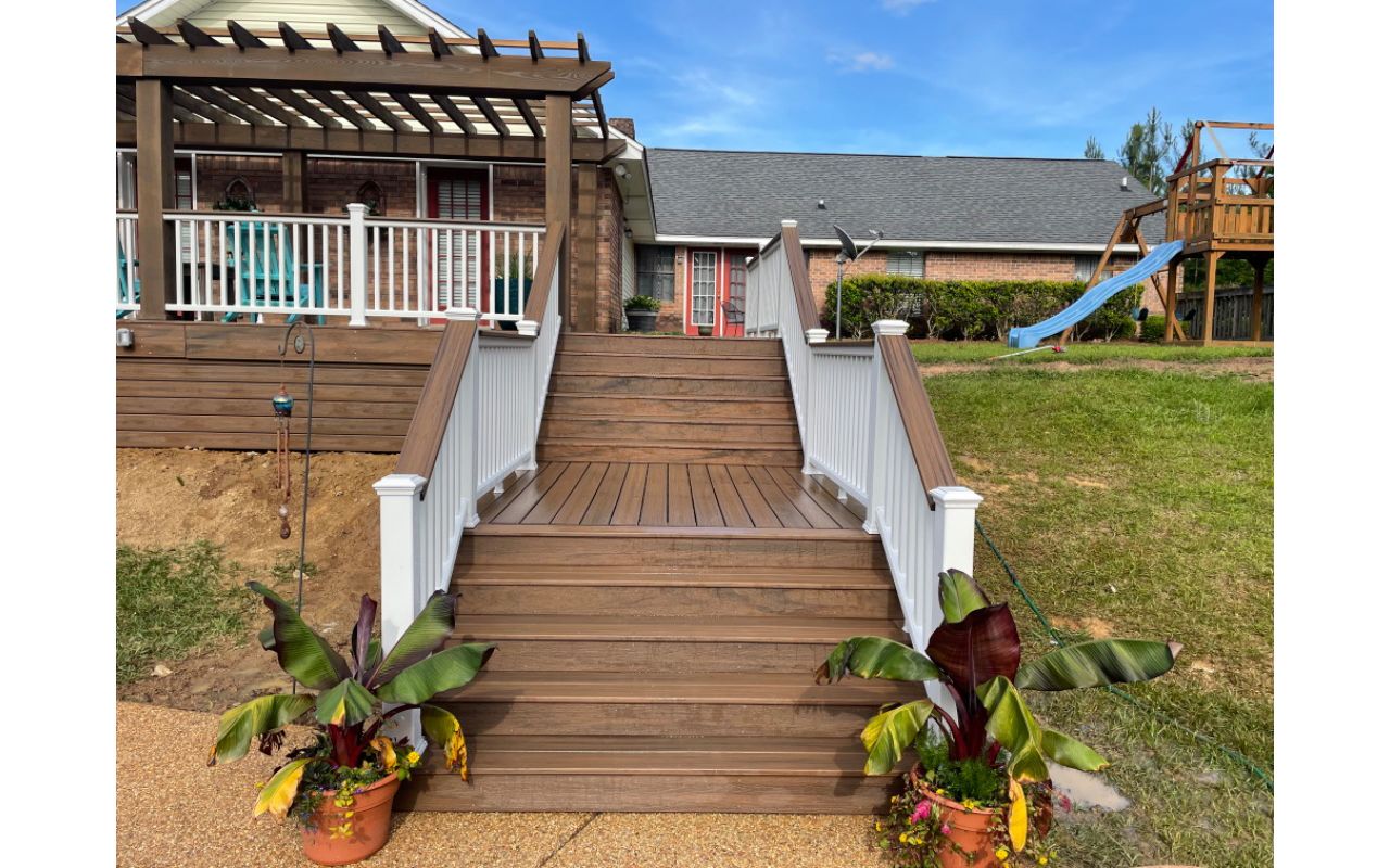 Toasted Sand Naturals Decking with White Transcend Railing, Havana Gold Cocktail Rail