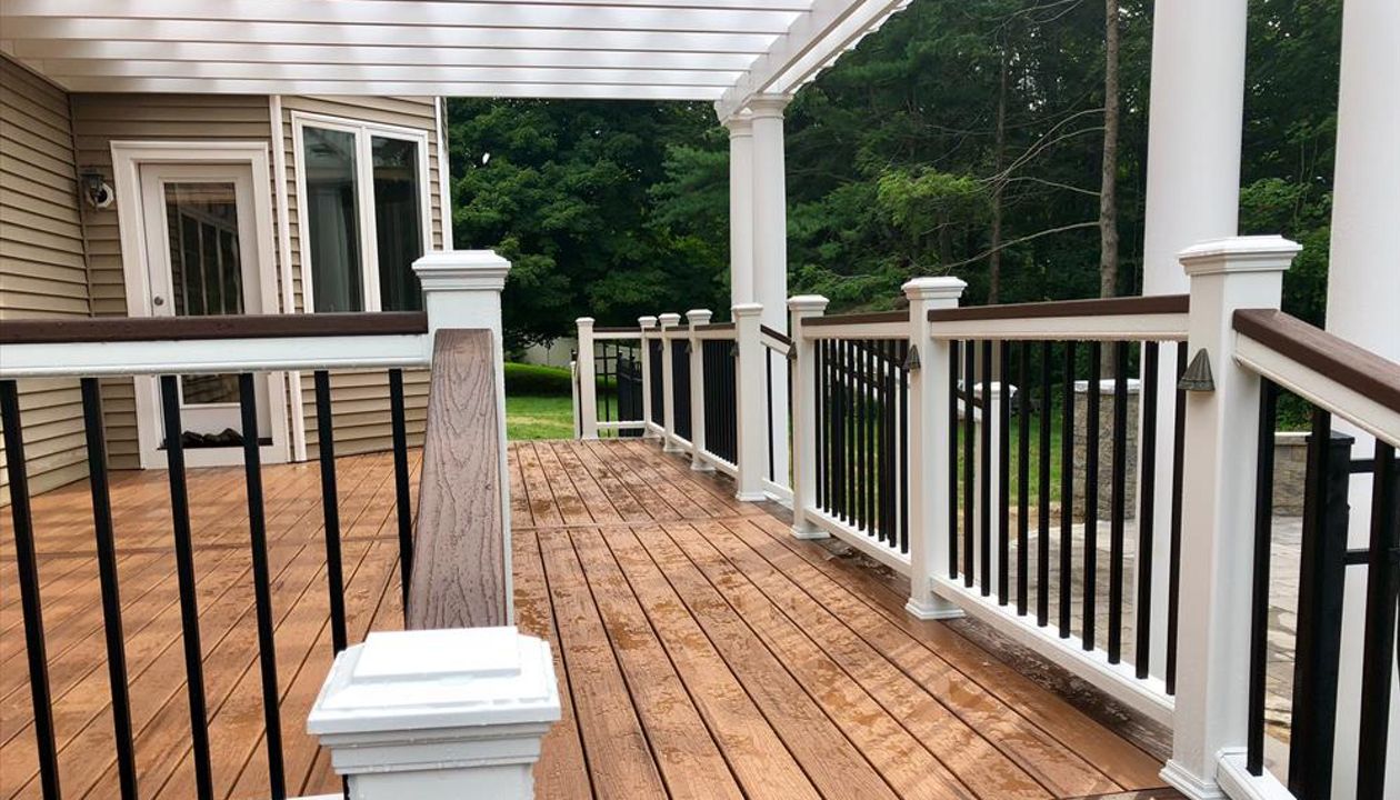 Tiki Torch w/ Lava Rock Accent