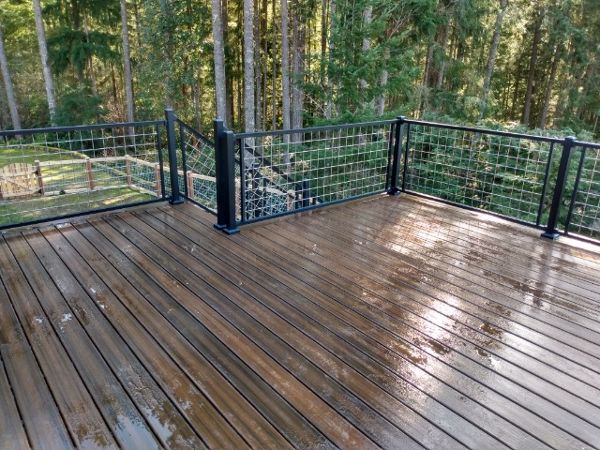 Trex Transcend Spiced Rum with Trex Rod Rail in Poulsbo Wa by Million’s Custom Landscaping and Decks