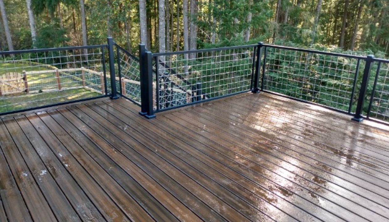 Trex Transcend Spiced Rum with Trex Rod Rail in Poulsbo Wa by Million’s Custom Landscaping and Decks