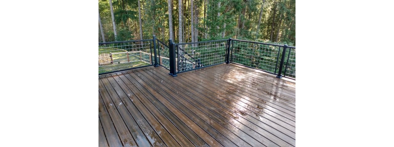 Trex Transcend Spiced Rum with Trex Rod Rail in Poulsbo Wa by Million’s Custom Landscaping and Decks