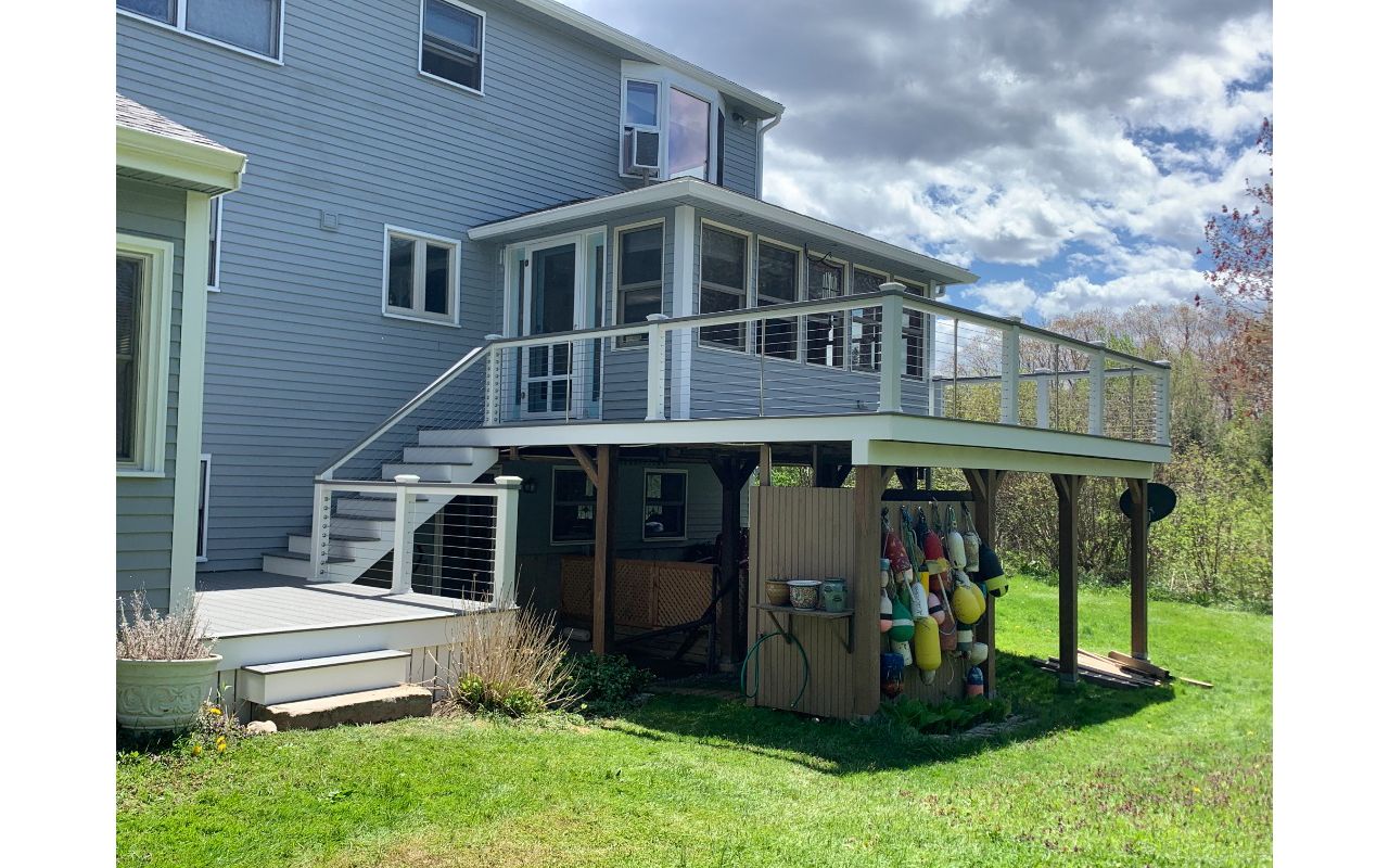 Pebble Grey decking transcend rail w/stainless cable