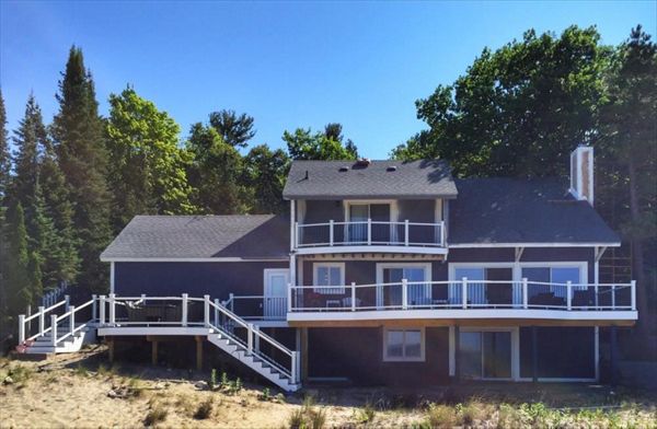 Trex Enhanced Clamshell