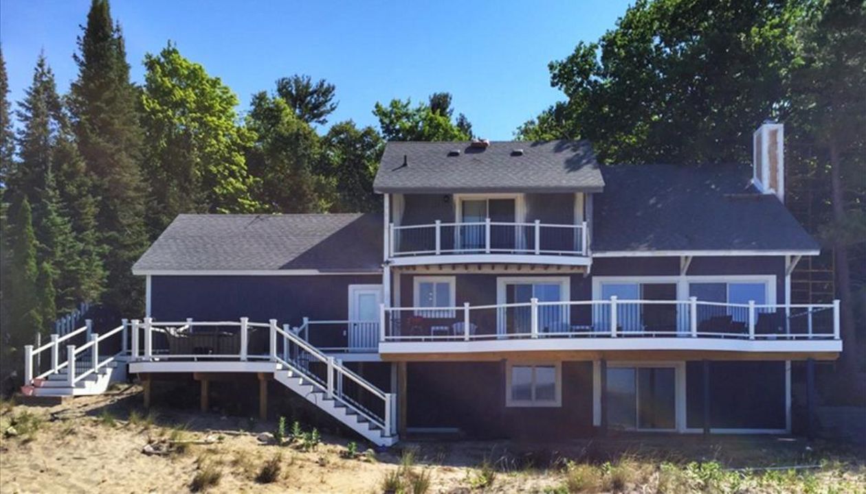 Trex Enhanced Clamshell