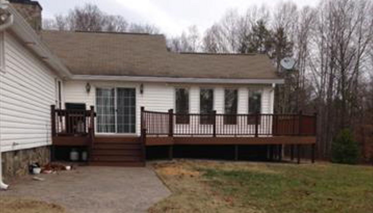 Trex Transcend Railing helps beautify this project