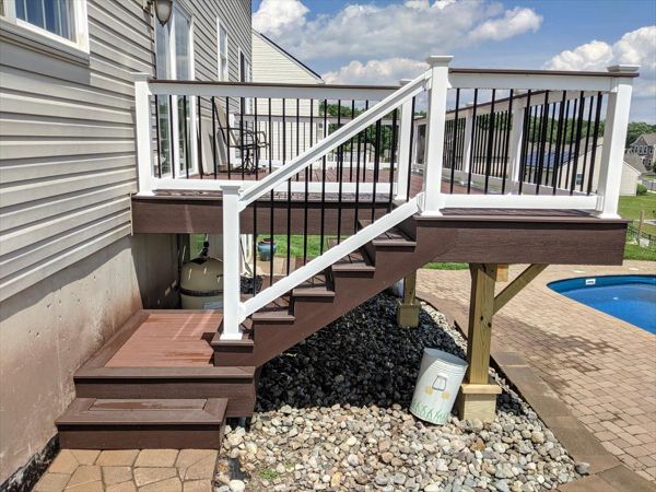 Stair System With 2 Tone Landing