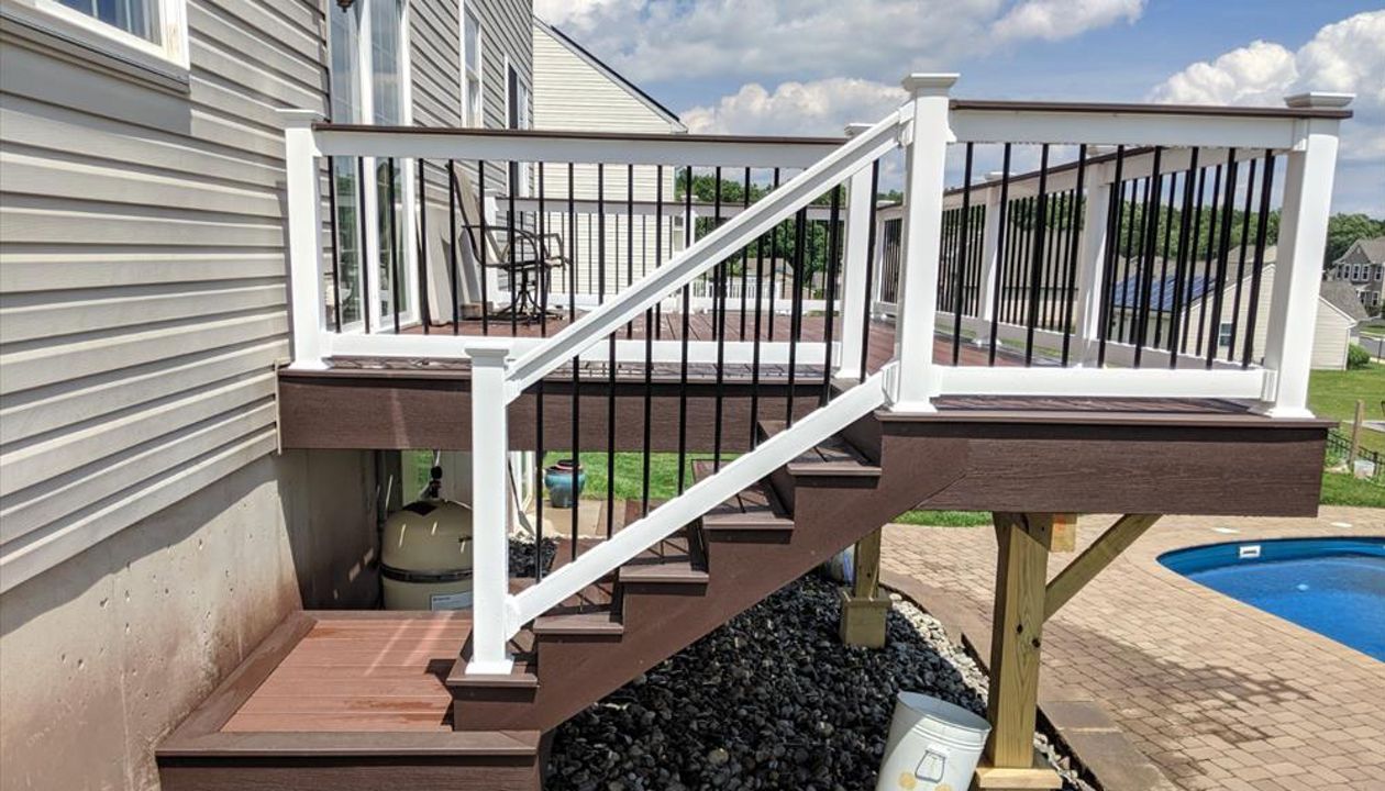 Stair System With 2 Tone Landing