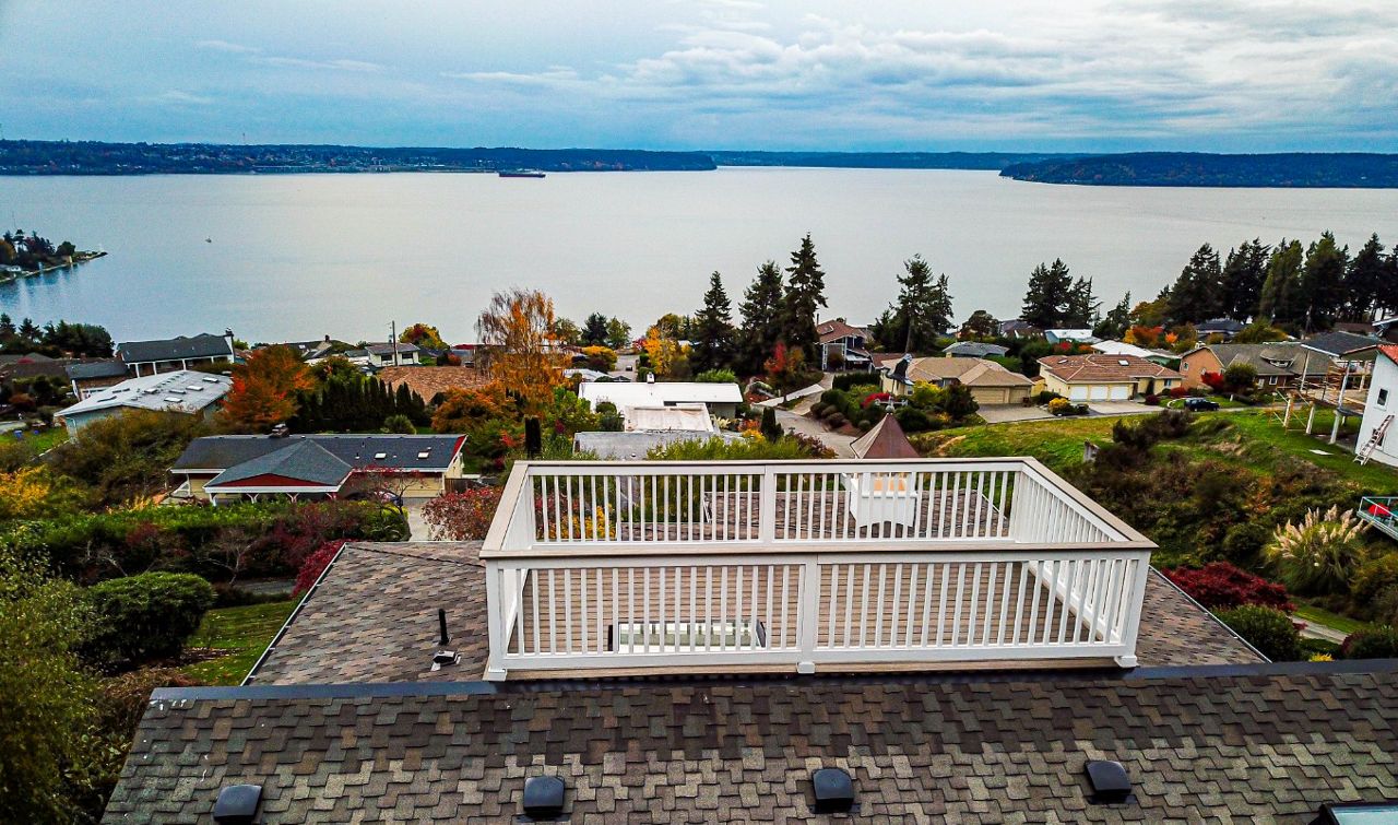 Trex Coastal Bluff, Handmade Top Railing, Crows Nest top Deck