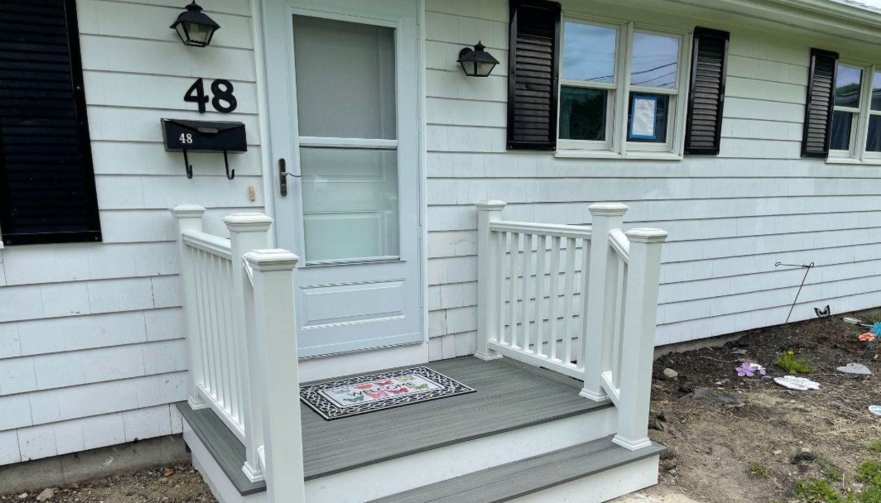 Transcend Tropical Island Mist w/ Classic White Trex Transcend Railings