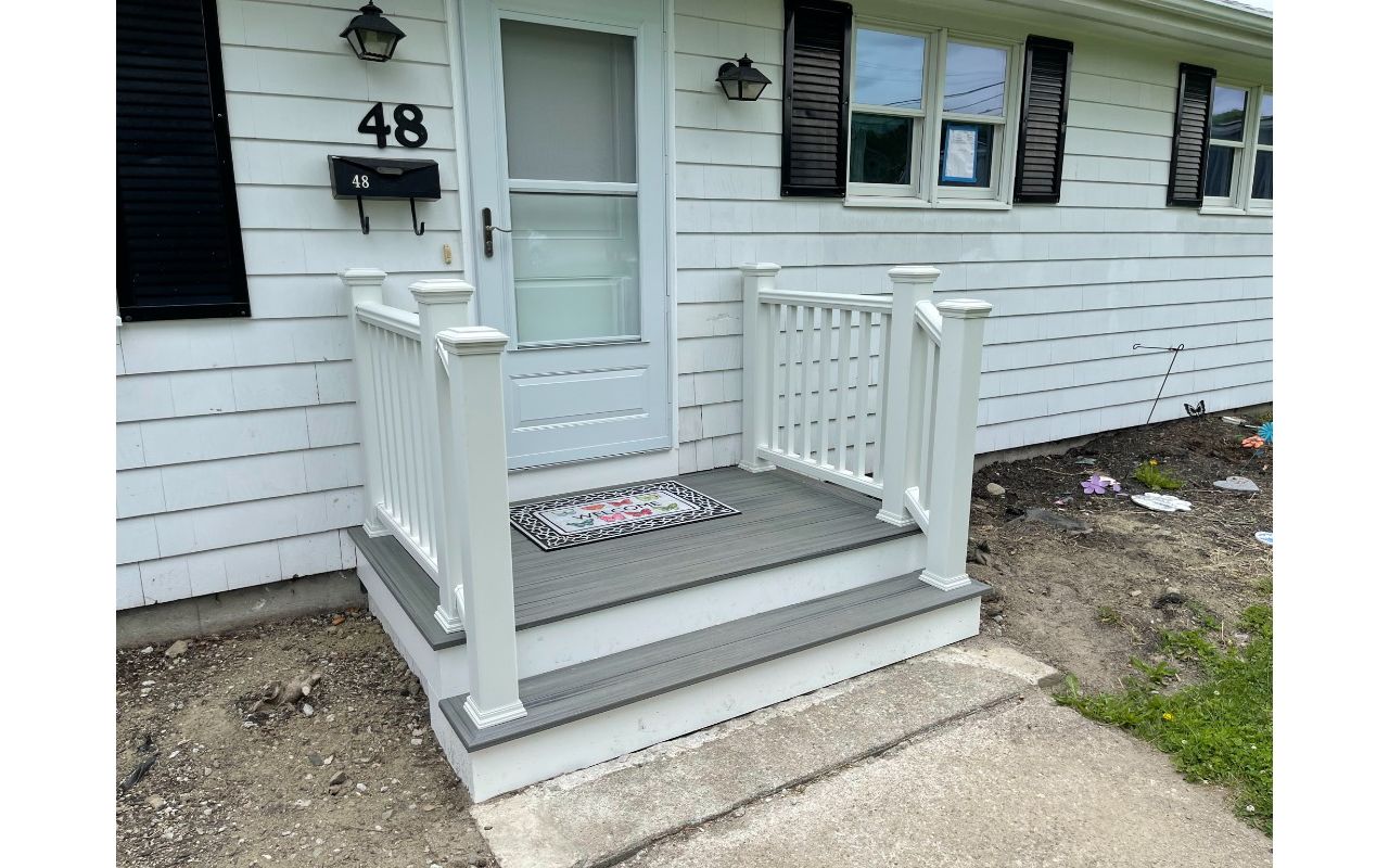 Transcend Tropical Island Mist w/ Classic White Trex Transcend Railings