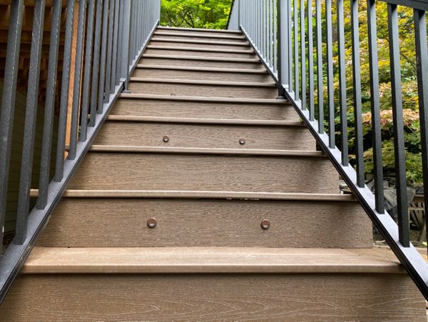 Trex Transcend Spiced Rum decking, Trex riser lights, and Trex Signature railing